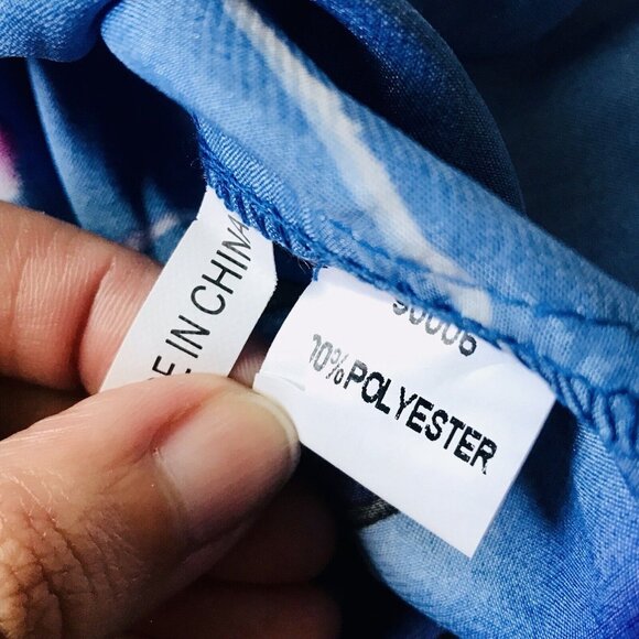 Catwalk Studio’s Women’s Blue Satin Blouse Size Medium - Picture 6 of 6